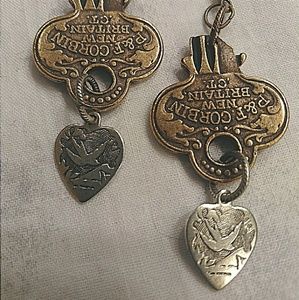 Heart & key charms earrings
